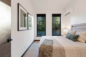 8 bedrooms, WiFi, bed sheets - Shirley Woods Golf House (Coos County)