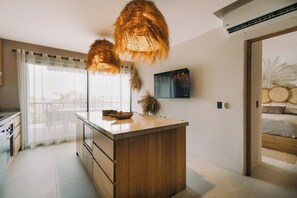 Deluxe-Apartment, eigener Pool | Innenbereich