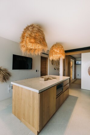 Deluxe-Apartment, eigener Pool | Innenbereich