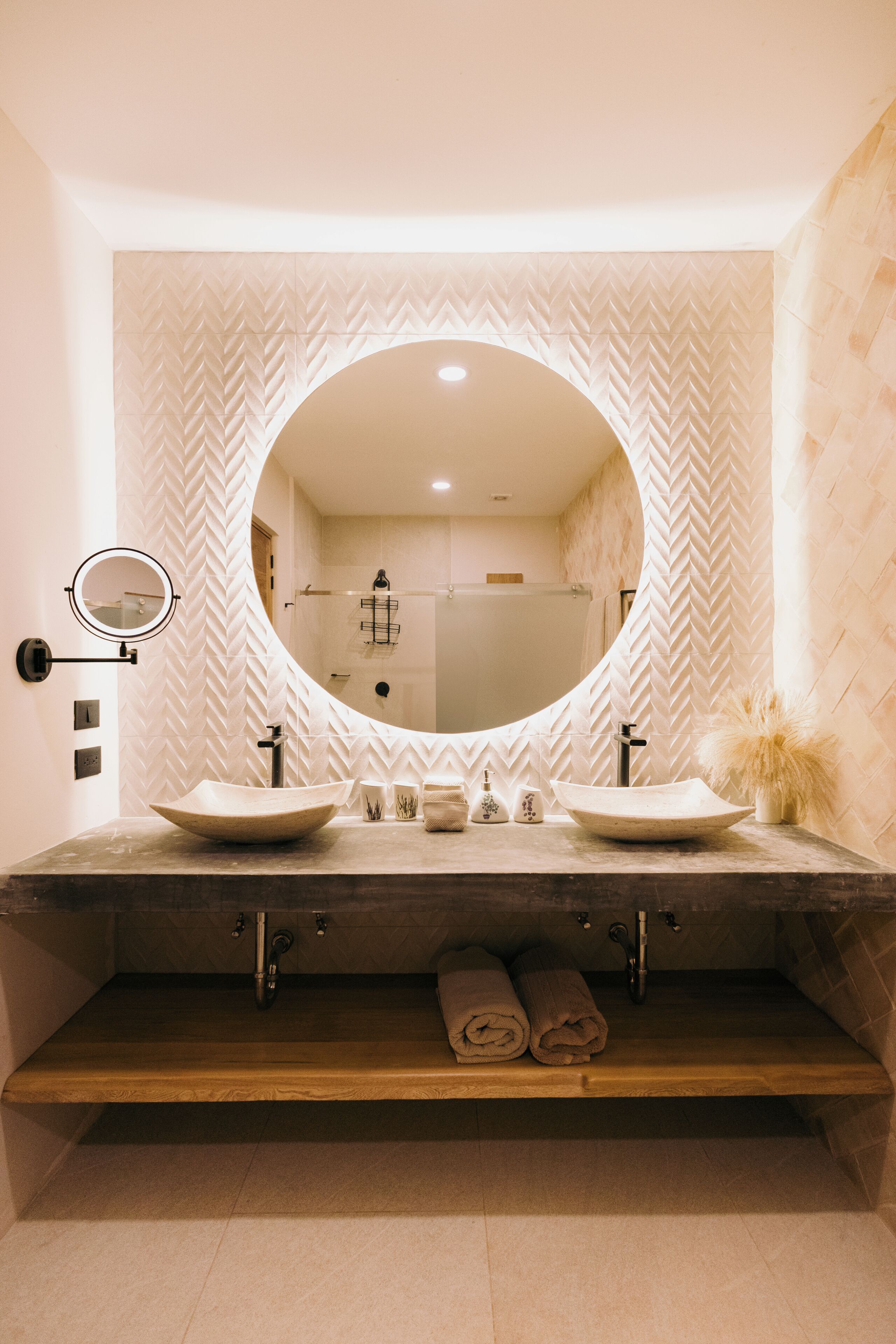 Deluxe-Apartment, eigener Pool | Badezimmer