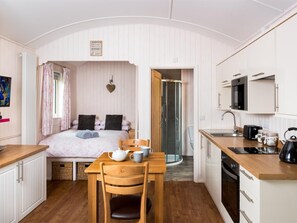 Iron/ironing board, travel cot, free WiFi, bed sheets