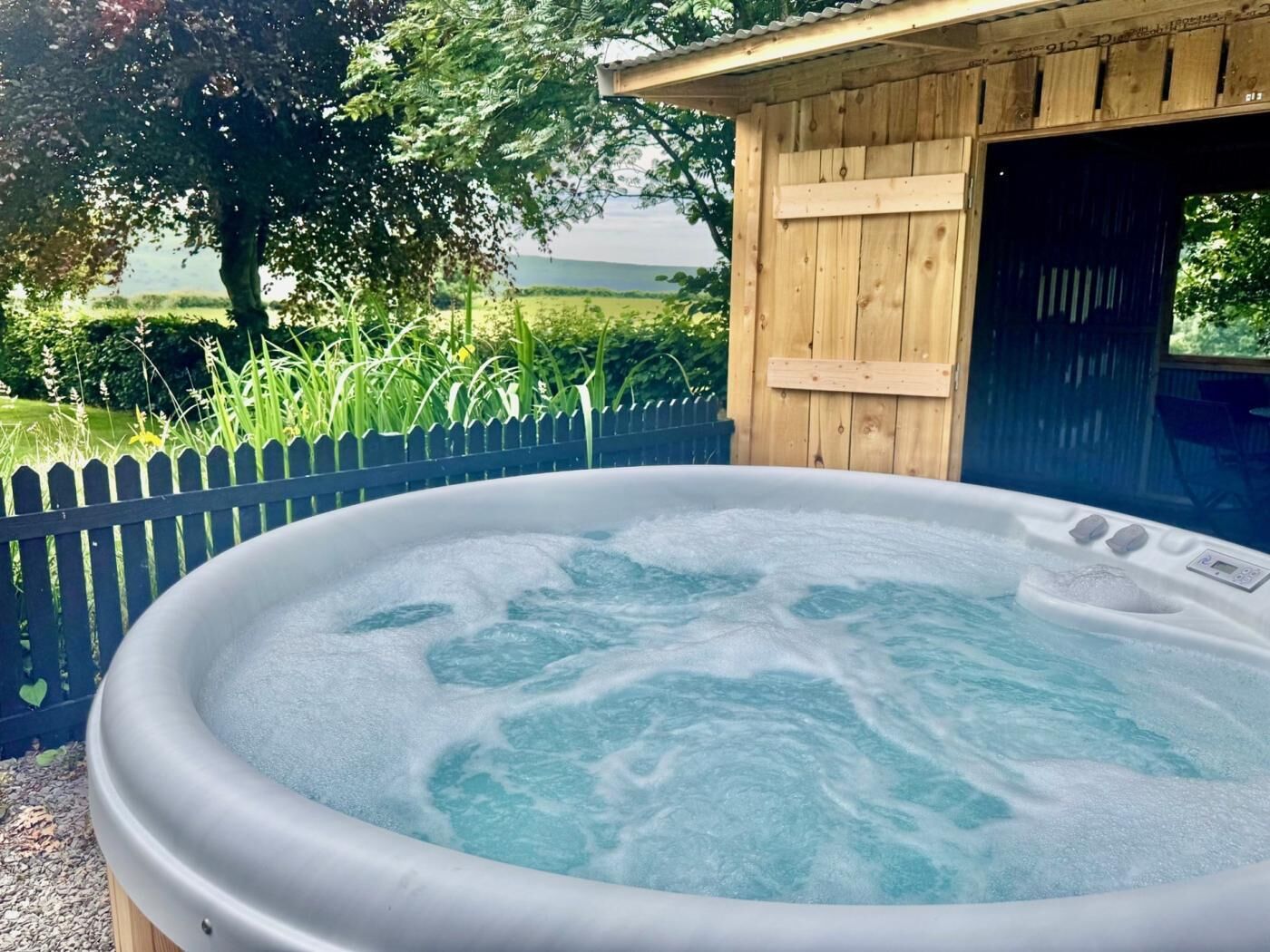 Bañera de hidromasaje al aire libre