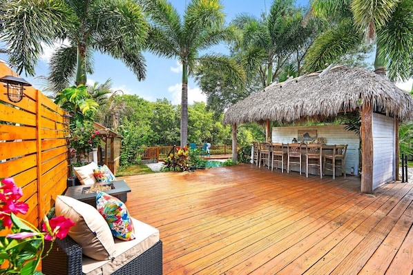 Outdoor dining - Castaways, Riverfront Oasis Kayak And Paddleboard (Jupiter)