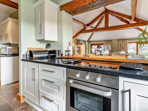 Oven, high chair, cookware/dishes/utensils - 1 Bed in Usk- (oc-bn197) (Bettws Newydd)
