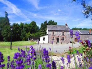 Property grounds - 4 Bed in Brecon (oc-bn151) (Defynnog)
