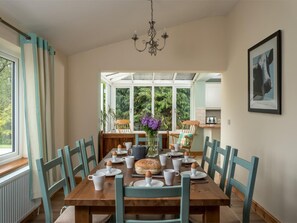 Dining - 4 Bed in Brecon (oc-bn151) (Defynnog)