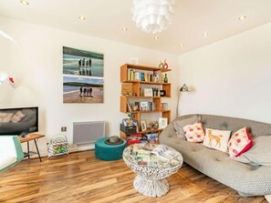TV - 2 Bed in Tenby (oc-fb110) (Tenby)