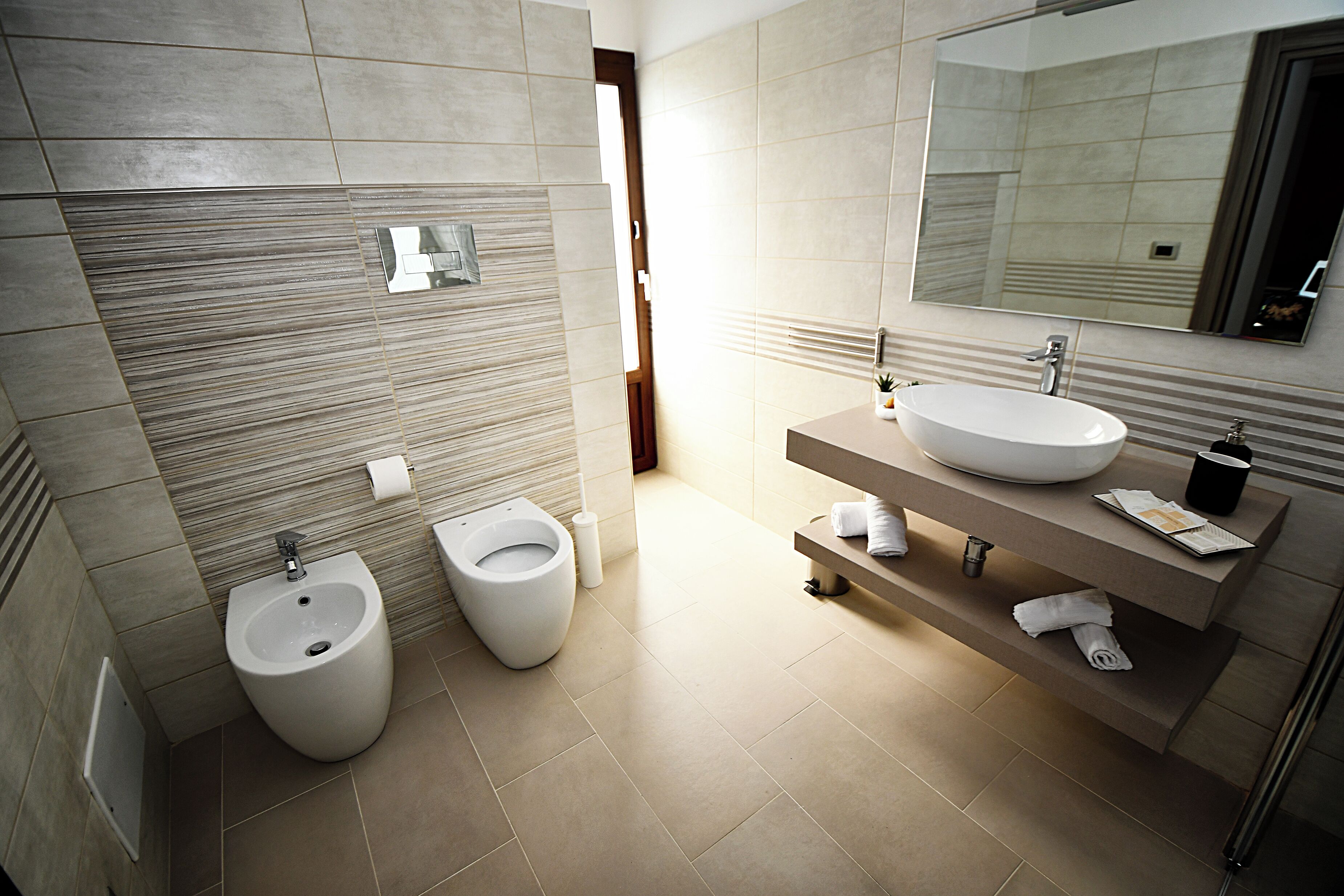 Doppia Deluxe | Bagno | Set di cortesia gratuito, asciugacapelli, asciugamani, sapone