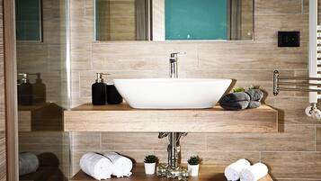 Deluxe tweepersoonskamer | Badkamer