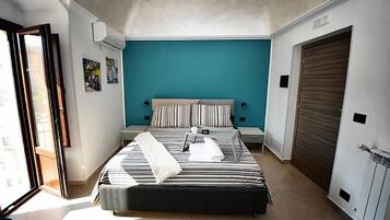 Deluxe tweepersoonskamer, balkon, uitzicht op de stad