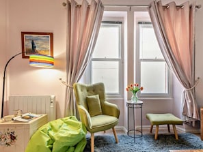 TV - 2 Bed in Tenby (oc-fb122) (Tenby)