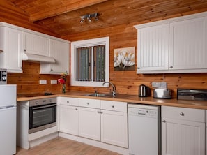 Microwave, oven, dishwasher, cookware/dishes/utensils
