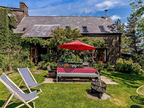 Outdoor dining - 4 Bed in Brecon (oc-bn107) (Glyn Tarell)