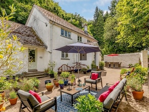 Terrace/patio - 4 Bed in Abergavenny (oc-bn243) (Llanfoist)