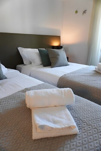Casa de São Roque 1 – Beachfront Apartment for 6 Guests