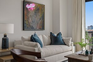 TV - Gay Street Getaway | Prime Location in Knoxville (Knoxville)