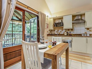 Oven, cookware/dishes/utensils