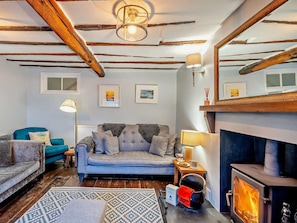 TV, fireplace - 5 Bed in Cartmel (oc-80332) (Cartmel)