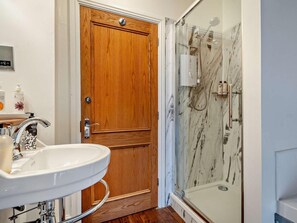 Hair dryer, towels - 5 Bed in Cartmel (oc-80332) (Cartmel)