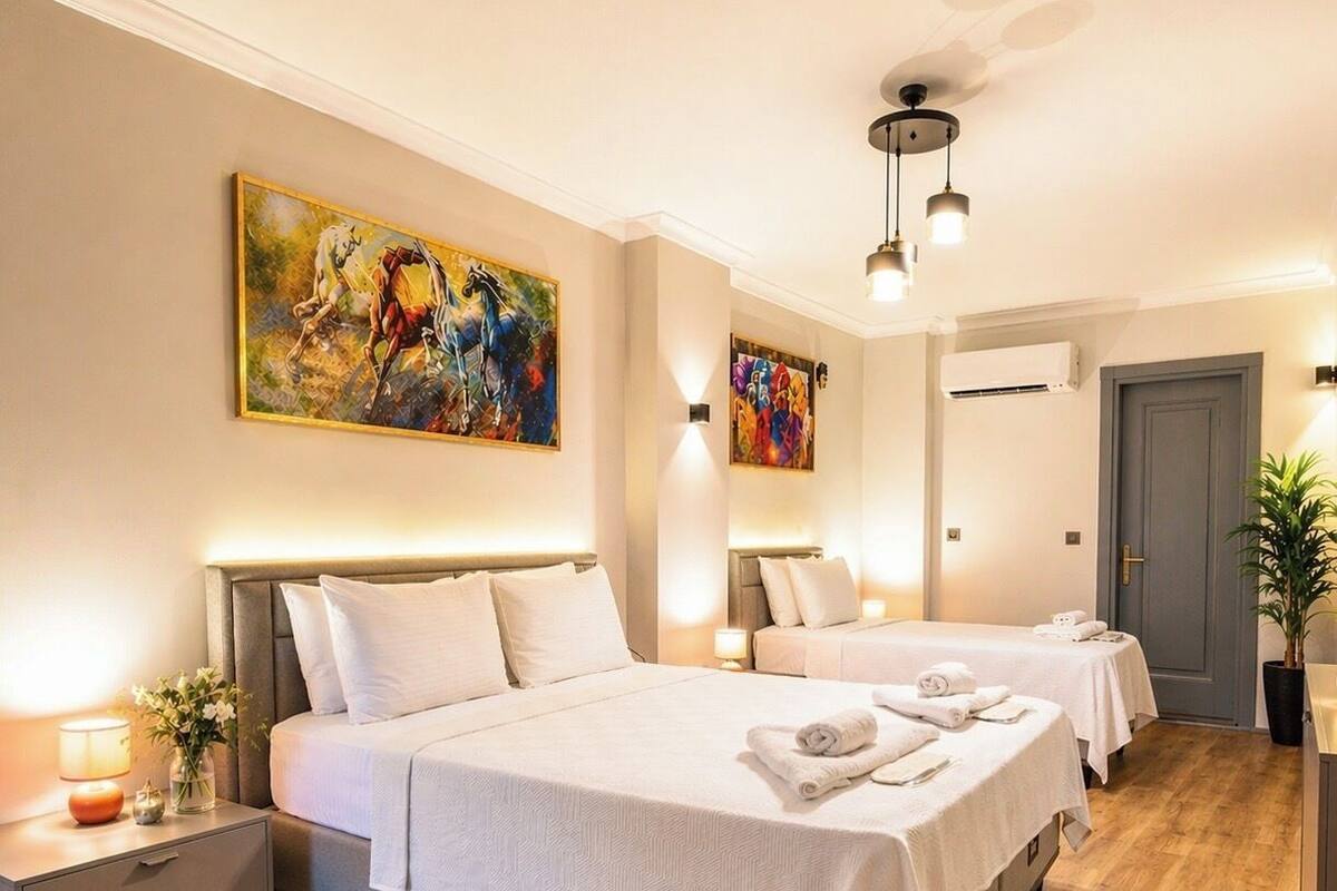 Deluxe Triple Suite Room