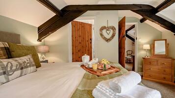 2 bedrooms, iron/ironing board, travel cot, free WiFi