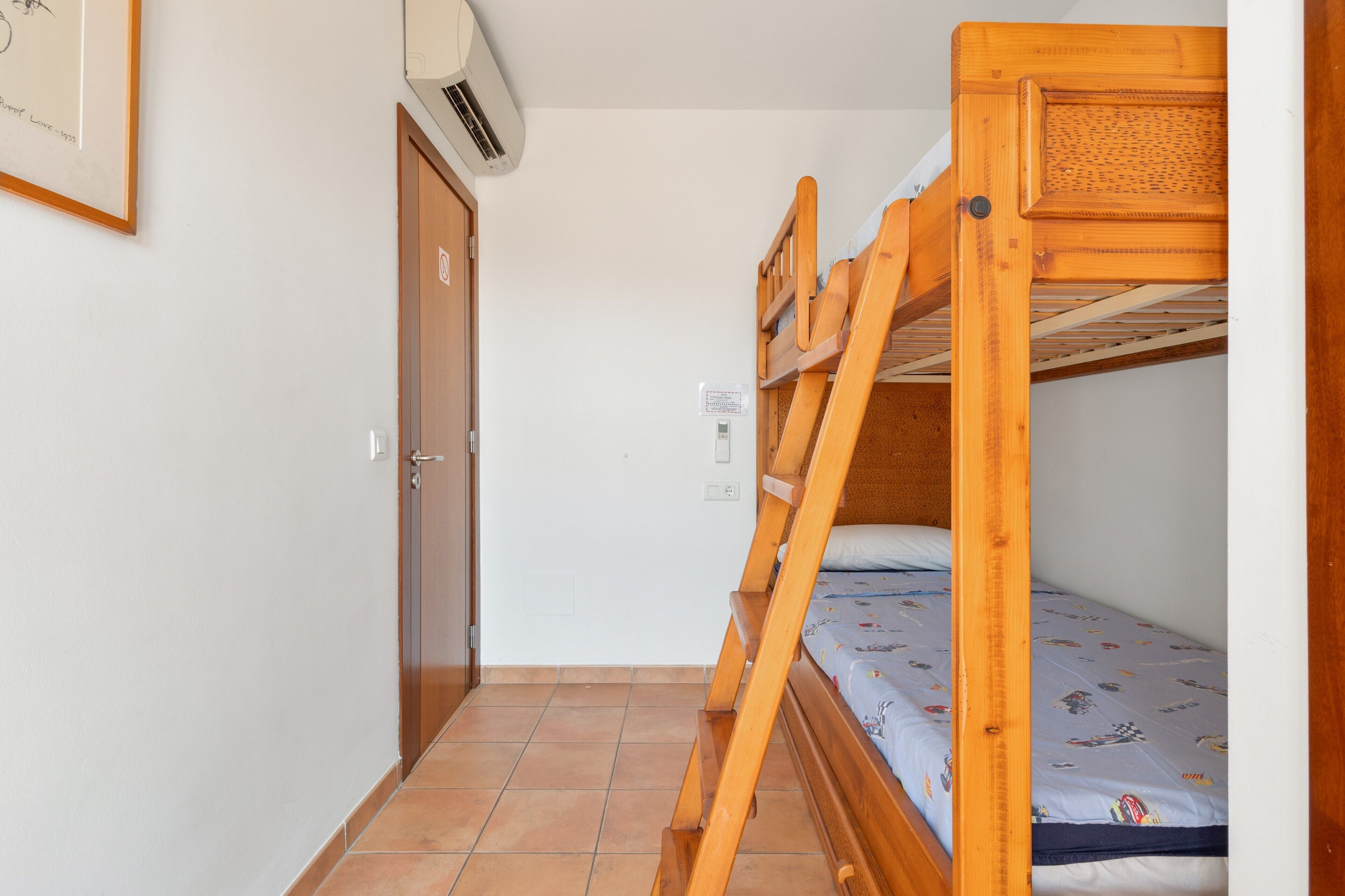 3 chambres, fer et planche à repasser, Wi-Fi, draps fournis