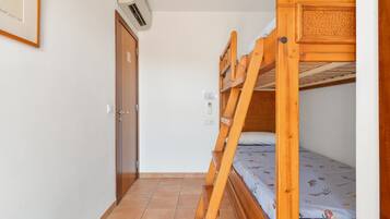 3 chambres, fer et planche à repasser, Wi-Fi, draps fournis