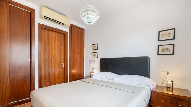 3 quartos, ferros/tábuas de passar roupa, Wi-Fi, roupa de cama