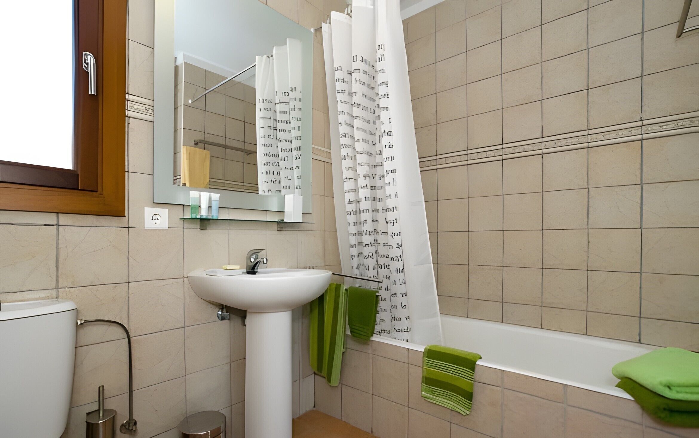Een douche, een haardroger, handdoeken