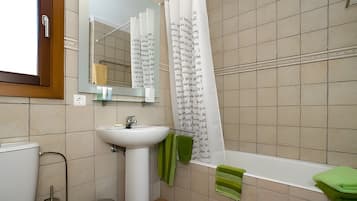 Een douche, een haardroger, handdoeken