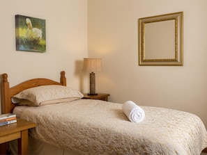 Cuna de viaje, wifi gratis y ropa de cama 