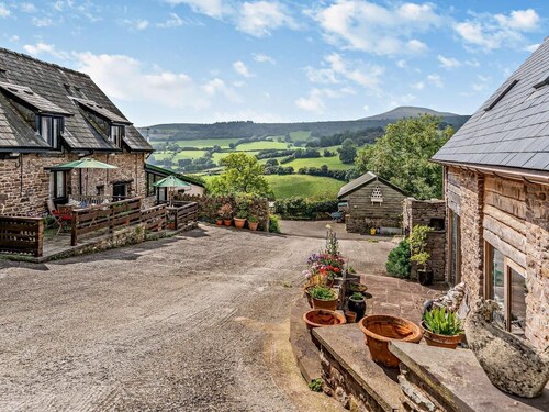 1 Bed in Abergavenny (oc-bn113)