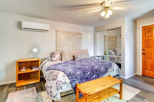 Bosque Farms Cottage w Patio, Grill & Fire Pit