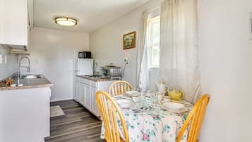 Kaffetrakter/tekoker, kjøleskap, mikrobølgeovn og ovn