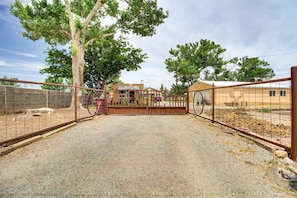 Property grounds - Bosque Farms Cottage w Patio, Grill & Fire Pit (Peralta)
