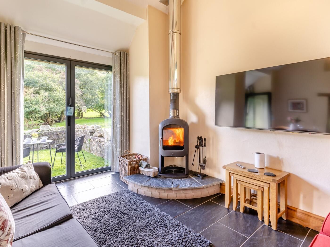 Fernseher, Kamin