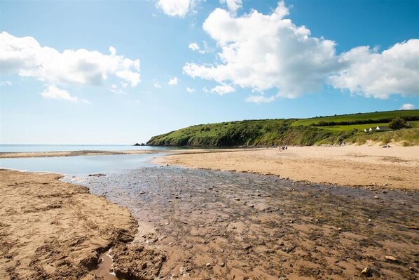 Beach - 3 Bed in Freshwater East (oc-fb277) (Freshwater East)