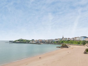 Beach - 6 Bed in Tenby (oc-fb220) (Tenby)