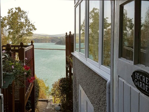 1 Bed in Goodwick (oc-fb274)