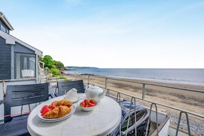 Outdoor dining - 1 Bed in Saundersfoot (oc-fb242) (Saundersfoot)
