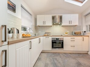 Private kitchen - 2 Bed in Tenby (oc-fb303) (Tenby)