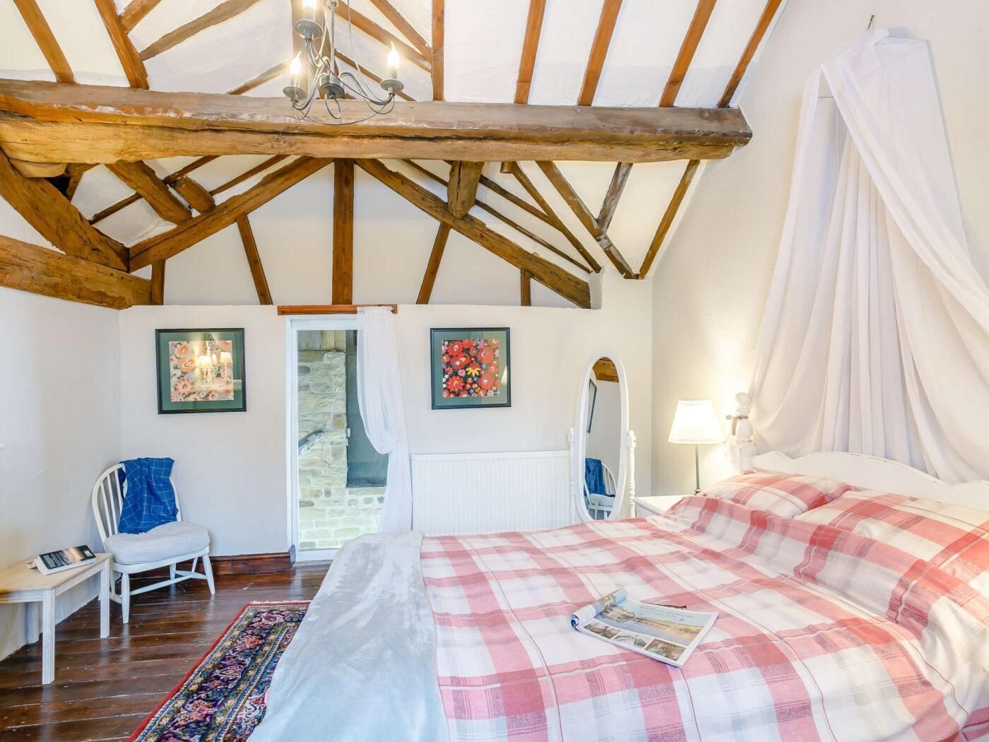3 bedrooms, travel cot, free WiFi, bed sheets