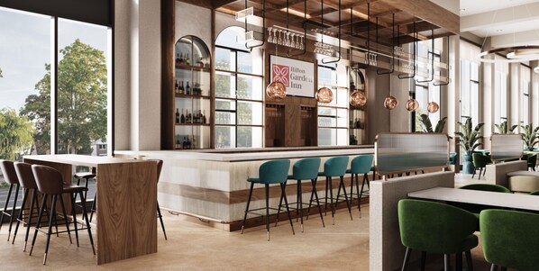 Un área de bar moderna con mostrador, asientos y vistas al exterior.