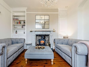 TV, fireplace - 4 Bed in Brixham (oc-81367) (Brixham)