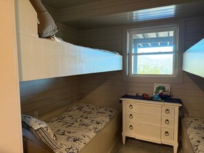 4 makuuhuonetta, silitysrauta/-lauta, Wi-Fi, vuodevaatteet