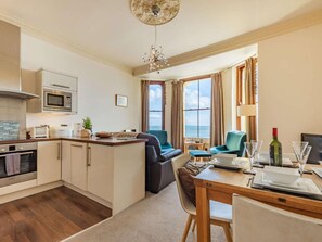 Microwave, dishwasher, cookware/dishes/utensils - 2 Bed in Tenby (oc-fb233) (Tenby)