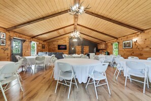Dining - 5 Acre Estate + Event Space w/ Pond, Hot Tub, Fire Pit & Theater (Louisville)