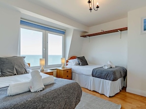 Travel cot, free WiFi, bed sheets - 3 Bed in Ilfracombe (oc-82274) (Ilfracombe)