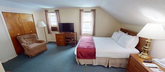 Cozy 1-bedroom hotel room in Hamilton - #302