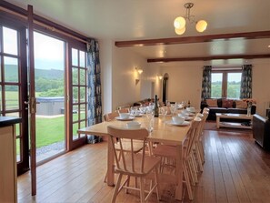Dining - 6 Bed in Llandovery (oc-82441) (Llanfair-ar-y-Bryn)